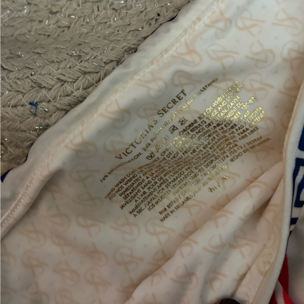 Victoria’s Secret bombshell swimsuit 34DD+M - Picture 8 of 10